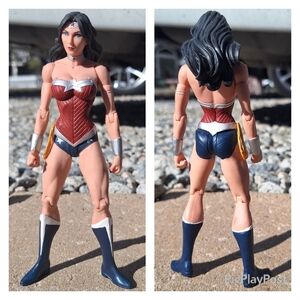 Wonder Woman Collectible Action Figure with Red & Silver Outfit DC Comics C05614